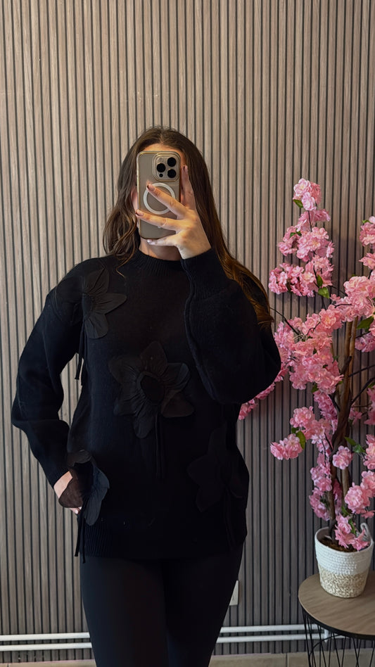 Pull à fleur noir