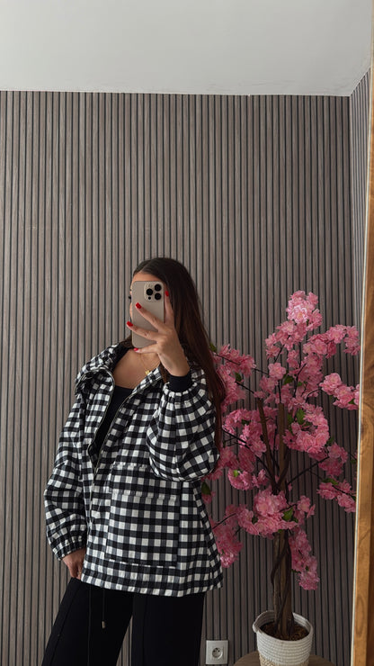 Veste à carreaux noir et blanche